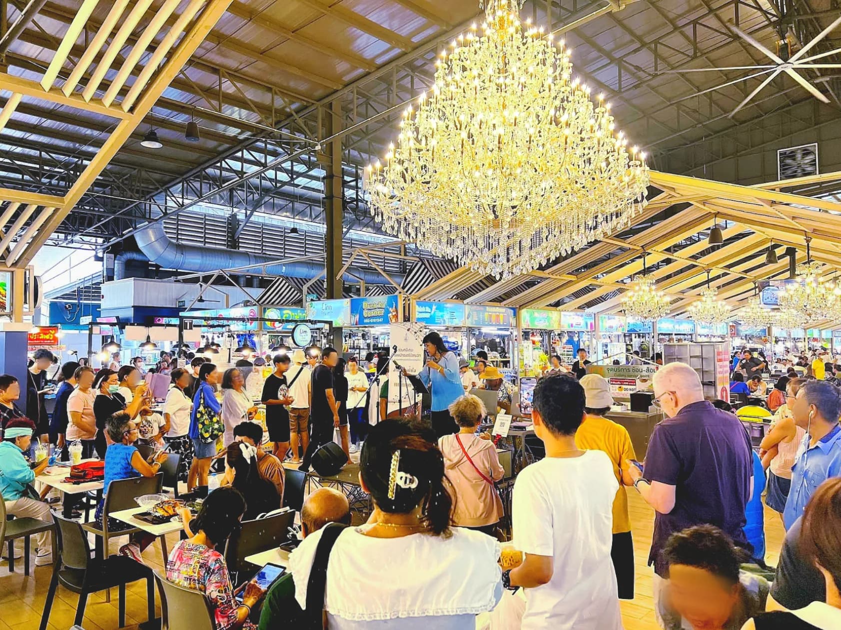 ร้านค้าชั้นนำกว่า 500 ร้าน
