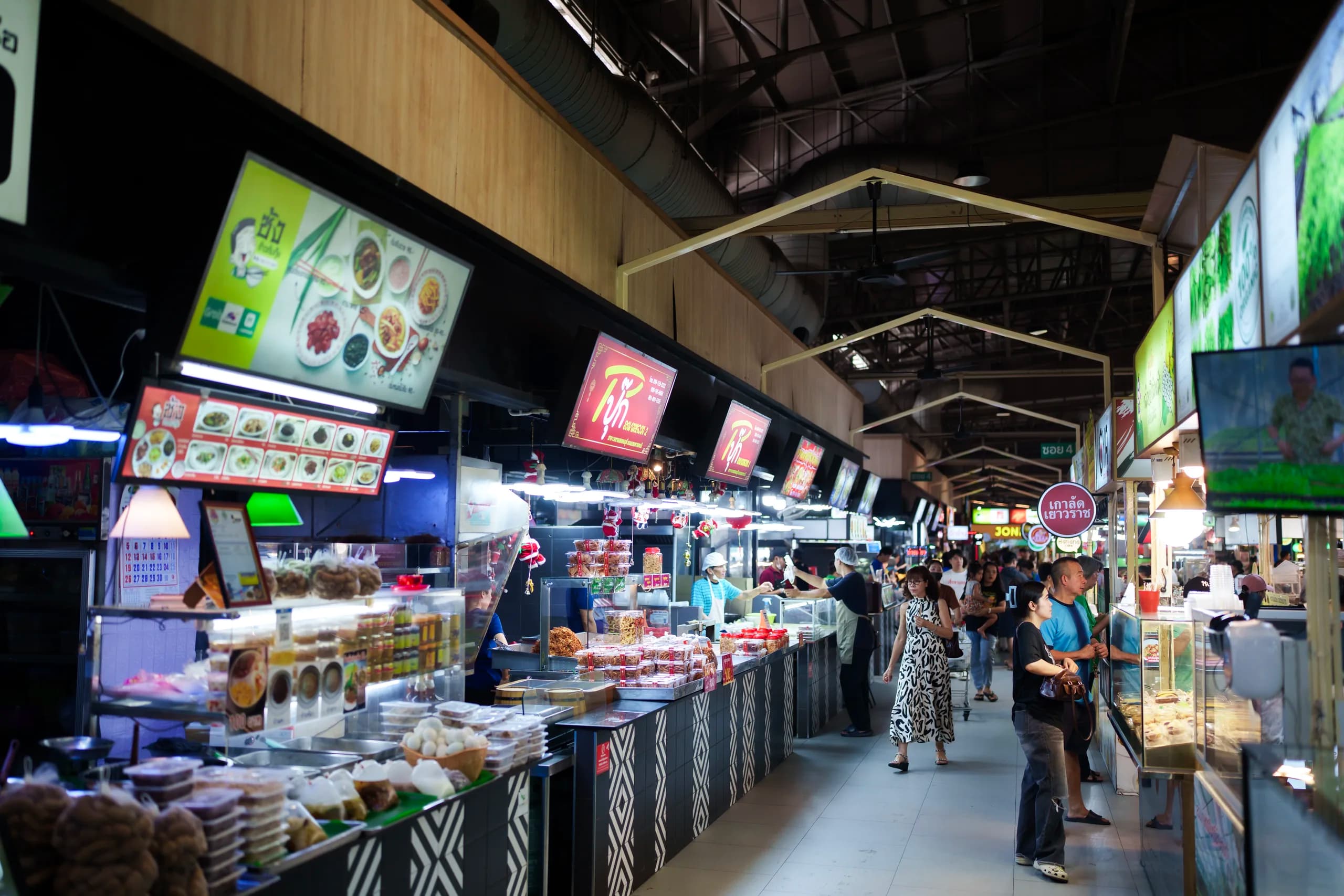 บรรยากาศภายในตลาดสดธนบุรี
