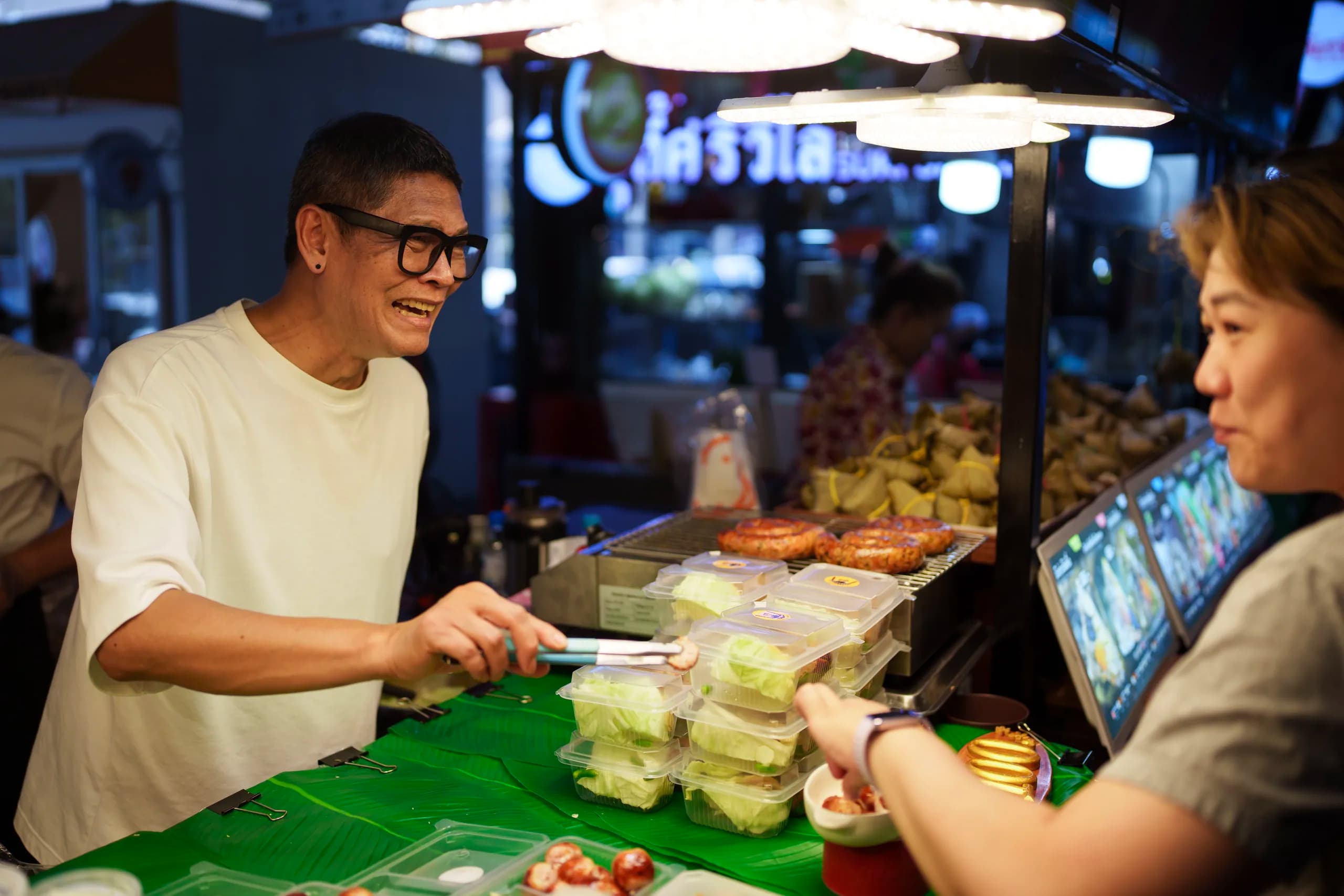 บรรยากาศภายในตลาดสดธนบุรี